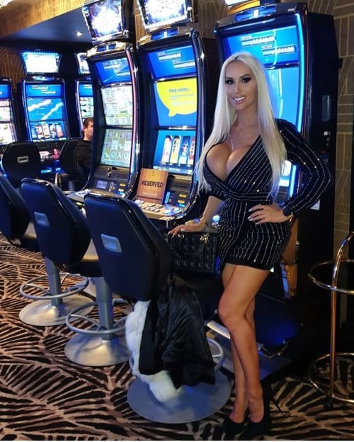 MATURE PLAYFUL BLONDE BABE❤️