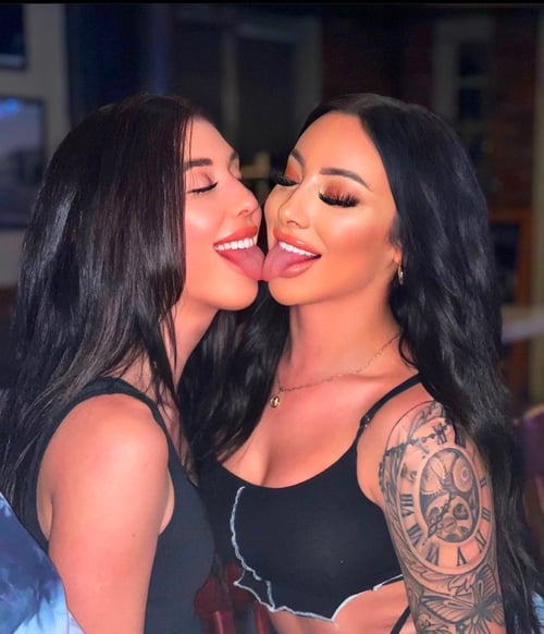 spend some time with 2 sexy best friends that love to play👅🔥😜