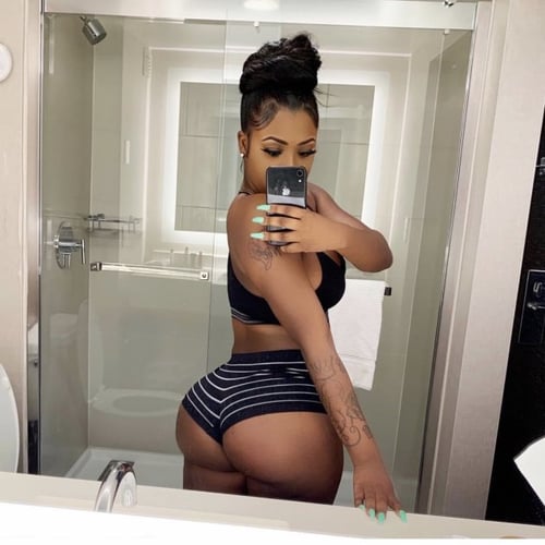 Come have some fun with an exotic playmate