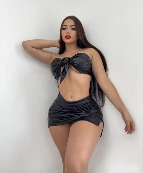 Hello i'm in town looking to have an amazing experience