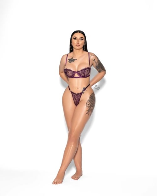 Brunette Blue Eyed Travel and Dining Companion Available Now!