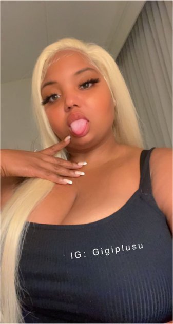 Pretty face, curvy waist and a dazzling smile that never disappoints