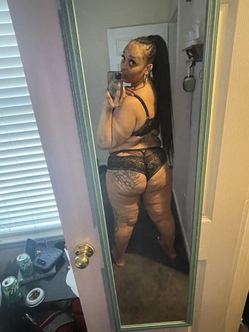 Big booty & wet pussy