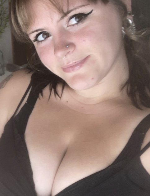 I’m available for hook up Snap (froshietee)