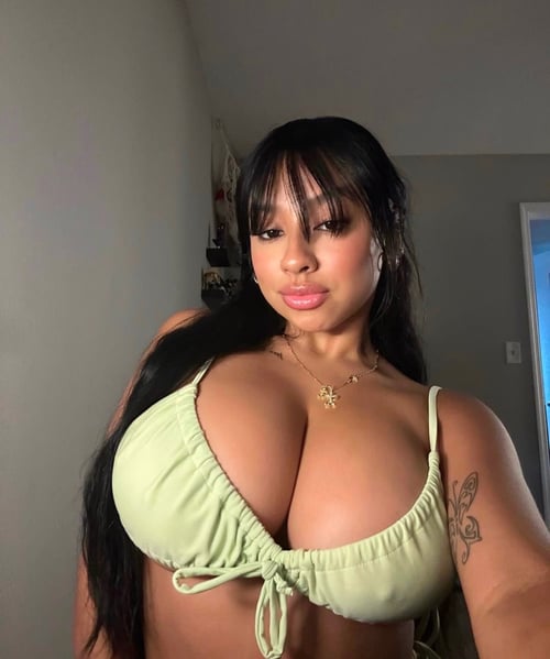 I’m available for hookup, hit me up if you are down to have fun
