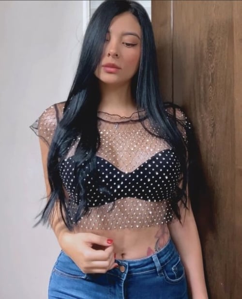 I’m available for incall and outcall and also do FaceTime shows 🌺🌹