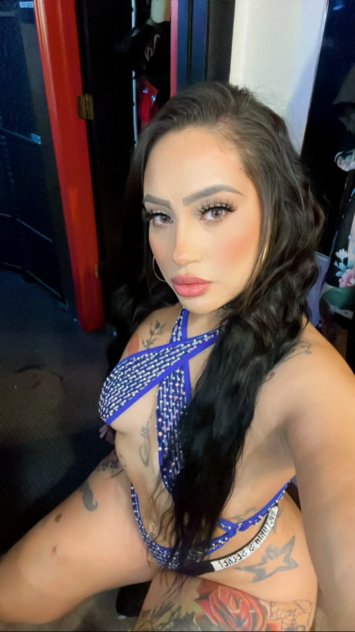 Keep warm, Cozy up with a spicy latina 😘🧨💜