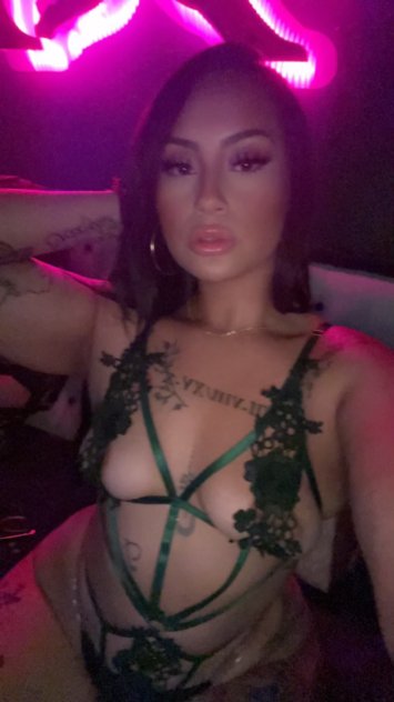 Keep warm, Cozy up with a spicy latina 😘🧨💜