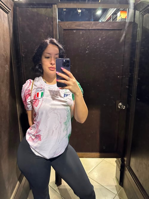 A student who often feel alone, I'm available for both INCALL and OUTCALL