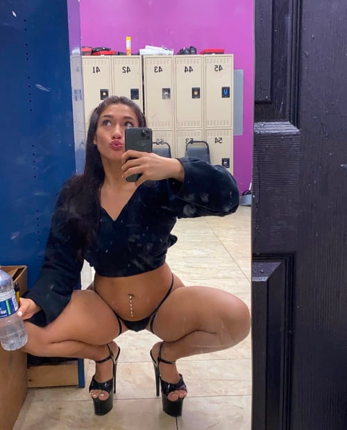 Im available and down to fuck 💦🍑😋