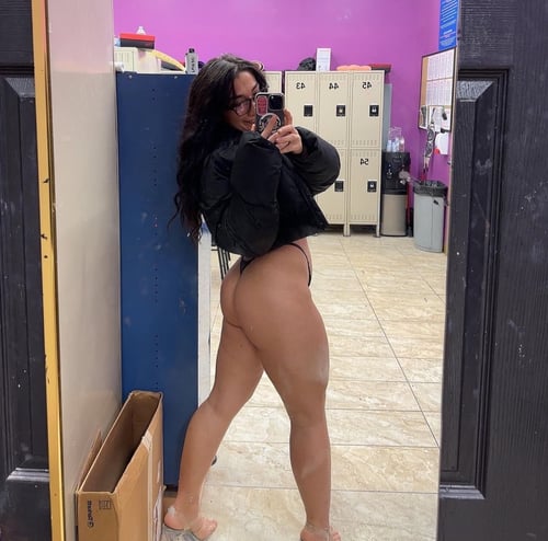 Explore the wild and nasty version of me 😋🤤💦🍑