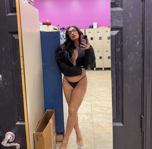 Explore the wild and nasty version of me 😋🤤💦🍑
