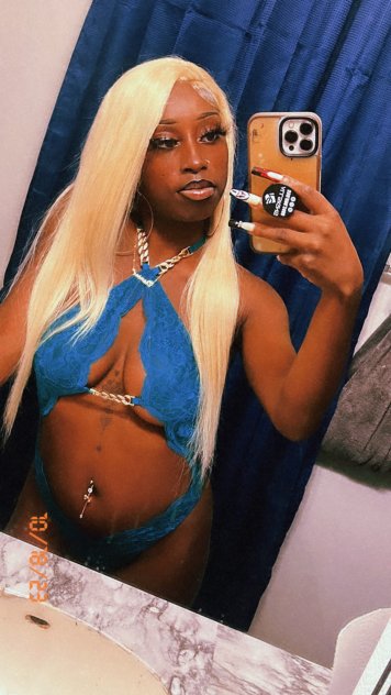 Slim petite chocolate barbie