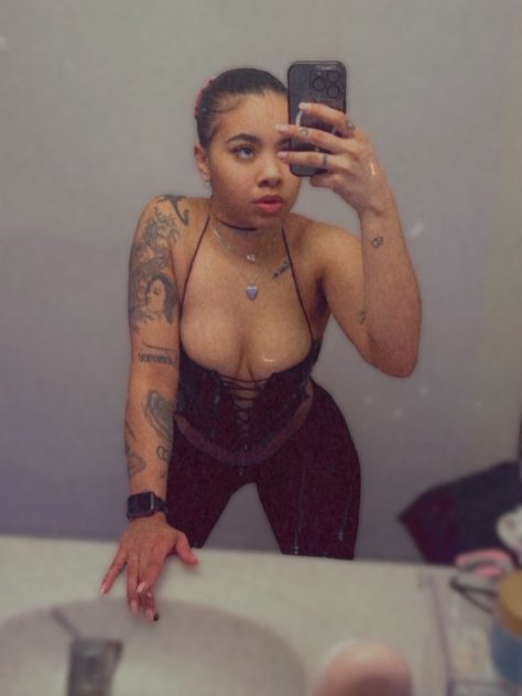 Available independent escort &massage therapist🍑 snapschat: ninaa00112
