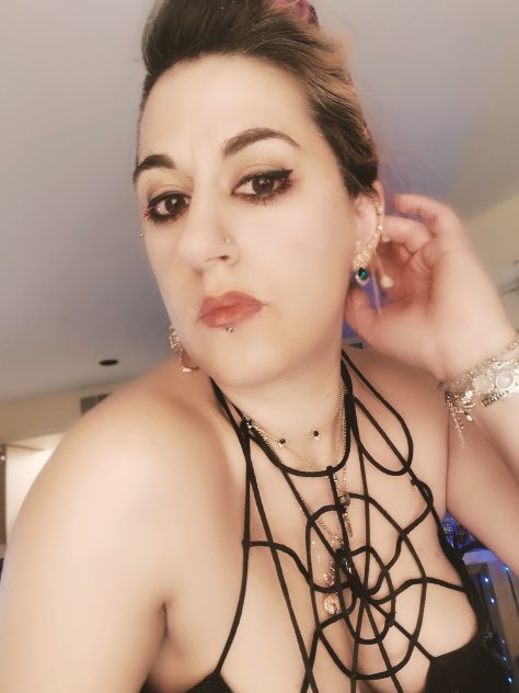 Exotic Arab Girl Just Wants to Have Fun! 🌴🌟