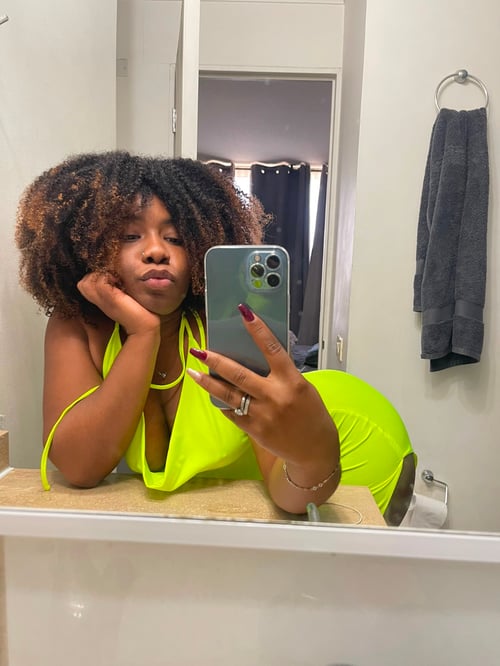 I’m down and available for hookup.. I’ll do both incalls and outcall