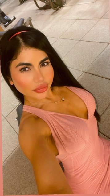 Sensual Columbian Latina who enjoys showing you a great time :-)