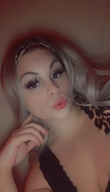 Available for fun hmu on my snap chat Janis_hottiebum