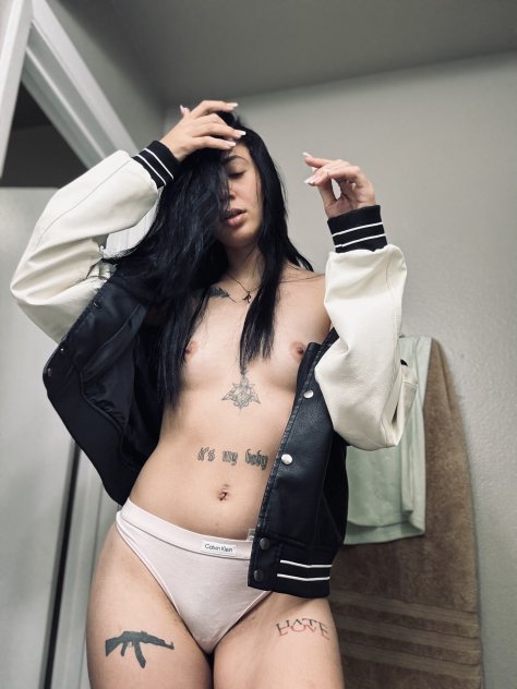 Hot latina ✌🏻✌🏻
