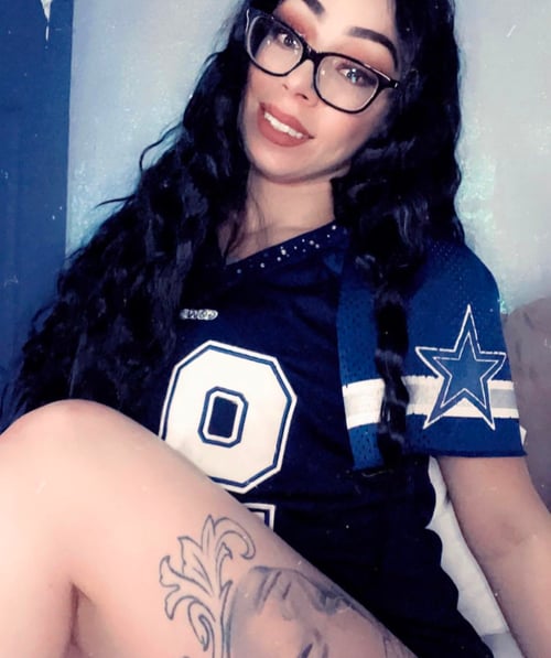 🍆🍑AVAILABLE FOR HOOK UPS AND FUN STUFFS 💦🍑