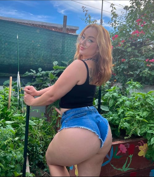 Available for wild fun. Reach out for incall n outcall rates