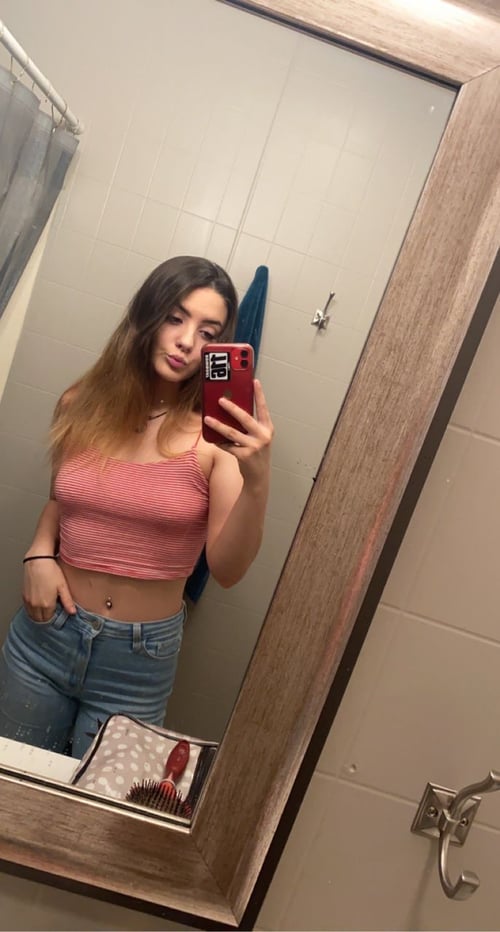 I’m an escort 💦🍆 HMU whenever you need me 💯