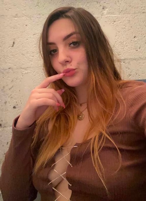 I’m an escort 💦🍆 HMU whenever you need me 💯