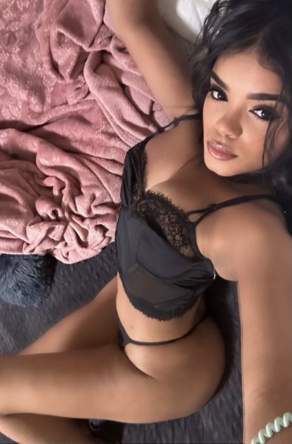 Sexy latina available for party