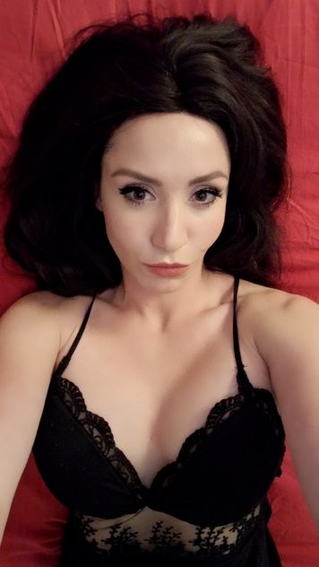 I am lady from Eastern Europe. I'm very sexy and very friendly.
