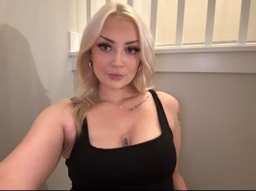 USA 🇺🇸 ESCORT AVAILABLE AND PARTY FAVORS