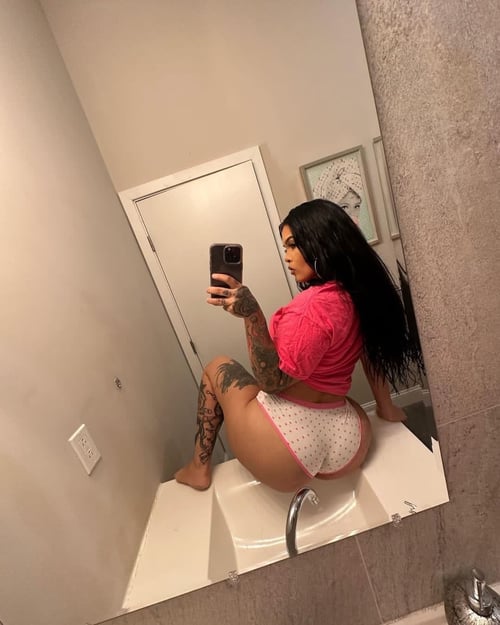 Gray at Female Escorts "Hello ❤️ I have a special 100 half hours 😍 and 160 two