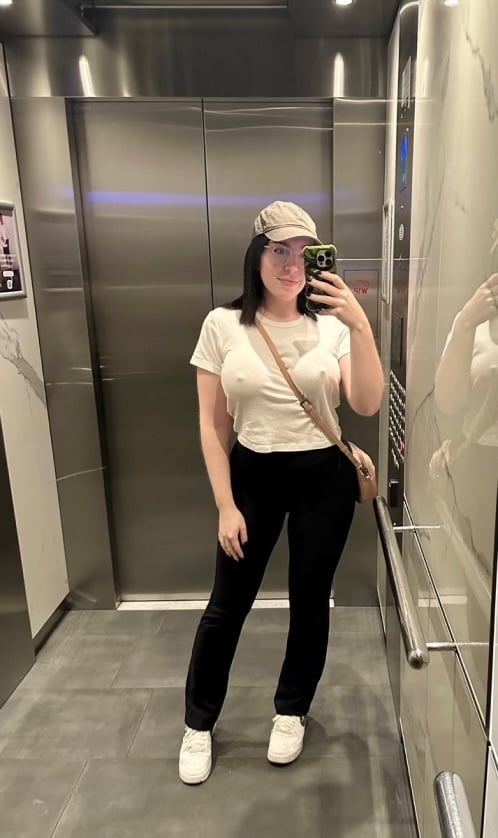 I’m a❤️professional 💯sexworker👅hit me up if you’re down to have fun💯🥰