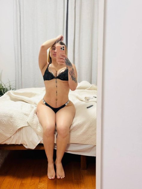 Estoy disponible 🍒mis amores estaré unos días por acá disponible 24/7