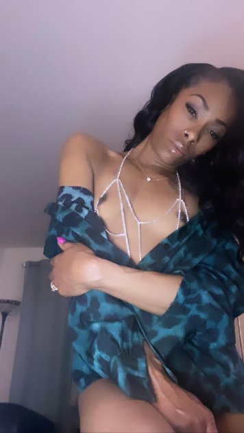 Sexy Petite Caramel Treat! Fun, Exciting, Exotic & Discreet Companion