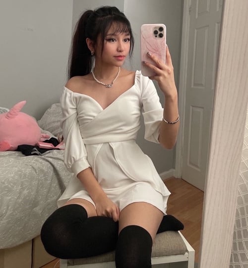 NAUGHTY ASIAN LADY AVAILABLE NEXT DOOR FOR YOU DEEP INSIDE Me