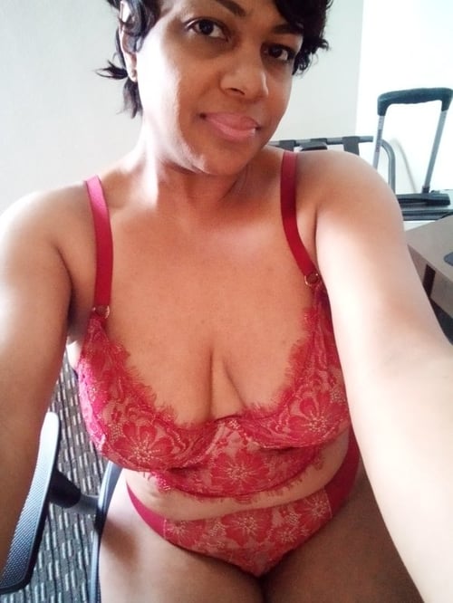 ๐ Pretty Classy Caramel Cutie!! ๐ 100% Real!! ๐ Available Now