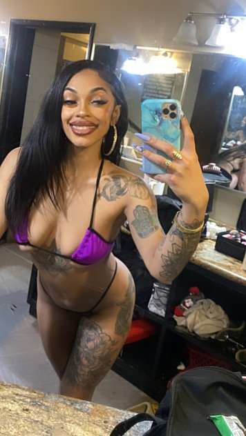 Naughty Nia in town