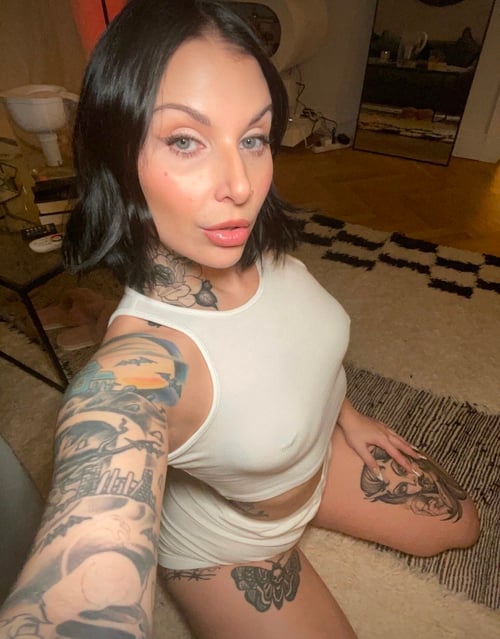Honeysuckle 🍆💦🥵