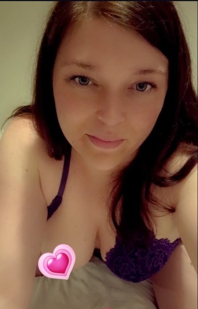 text me on snapchat : snapchat steph20anie FACETIME FUN 😜AVAILABLE AT