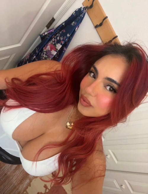 NEW GIRL IN TOWN / MATURE MEN ONLY