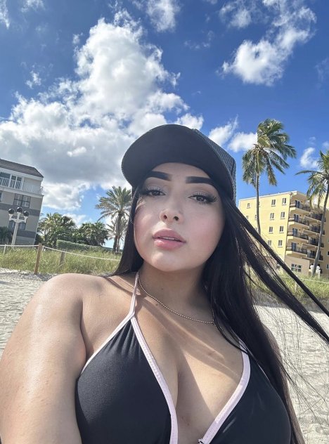 I’m available for sex hookup and massage services . Serious minds only