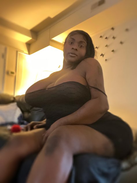 I swallow I never spit 🐈⬛I’m the nastiest Girl 🐈⬛I love To KiSs 🐈⬛