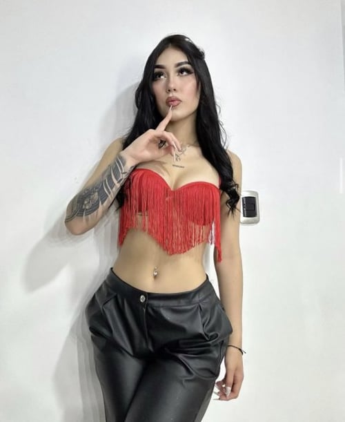 Im Available for incall and outcall and my Snapchat is @amitaninov