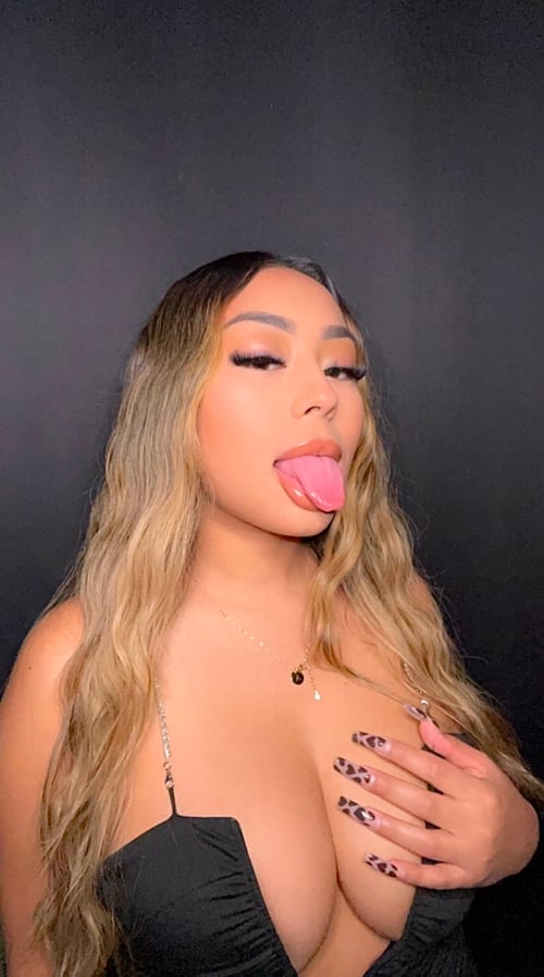 🍆Freaky Dick drainer💦with an irresistible figure😌 to explore your mind🥵