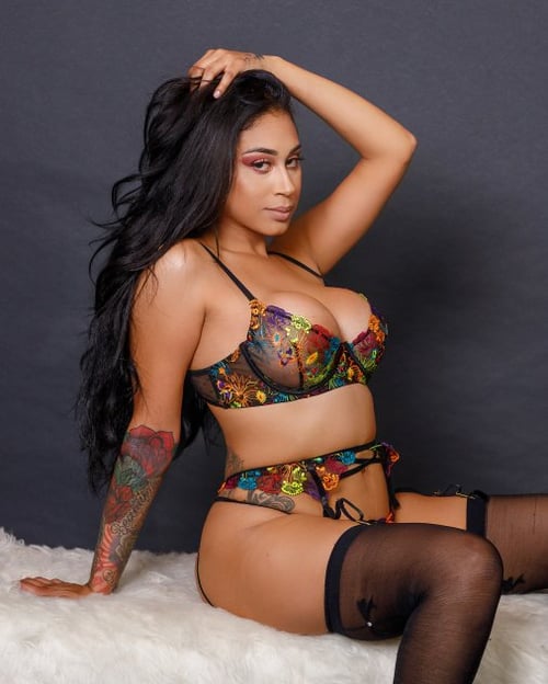 Stunning Petite Treat 💖❤️ Ready 4 Fun💖❤️
