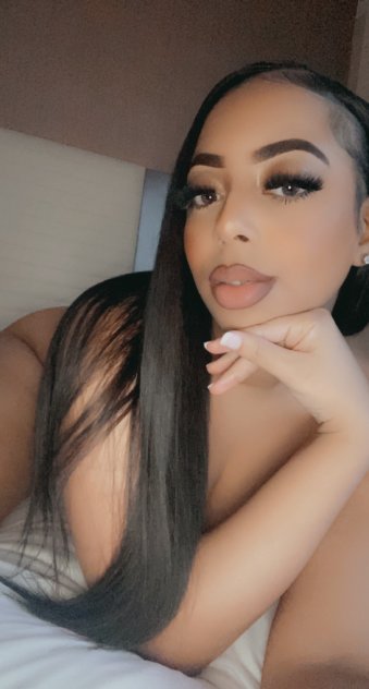 Busty Lauren
