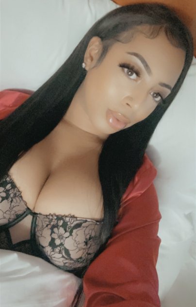 Busty Lauren