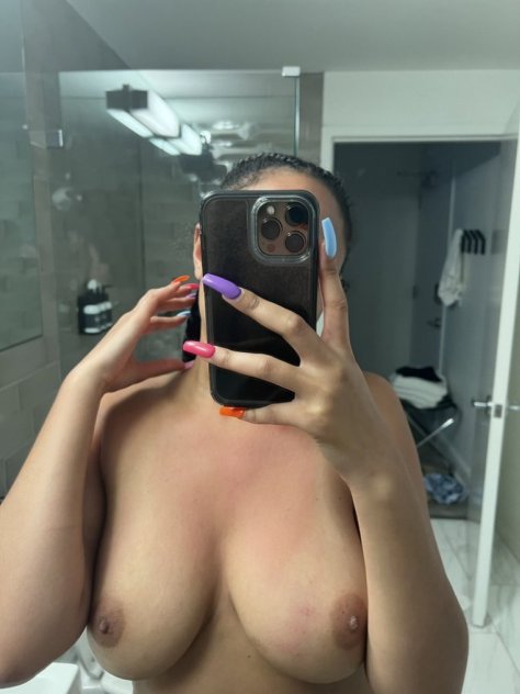 I'm available for sex and massage both incall and outcall 🥰🤩