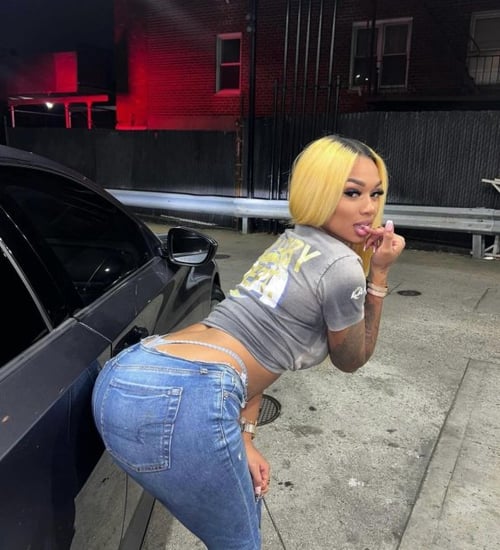 Hello papi I’m from dominican call me I’m available