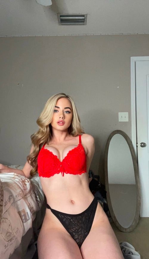 A SNACK YOU WOULD LUV❤️🤤.HIT ME UP FOR HOOK UPS, MASSAGES, GFE AND CAR MEETS ❤️